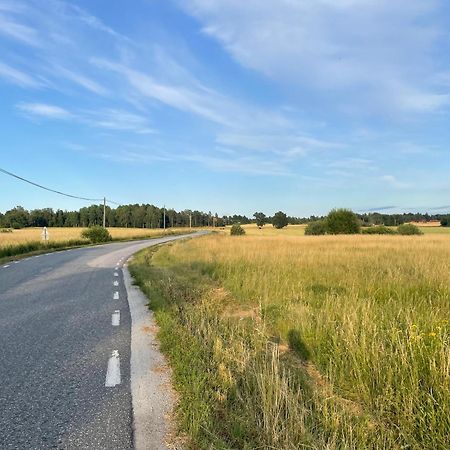 Villa Ett Nytt Fraesch Hus Utanfoer Stockholm Naera Arlanda à Rosersberg Extérieur photo