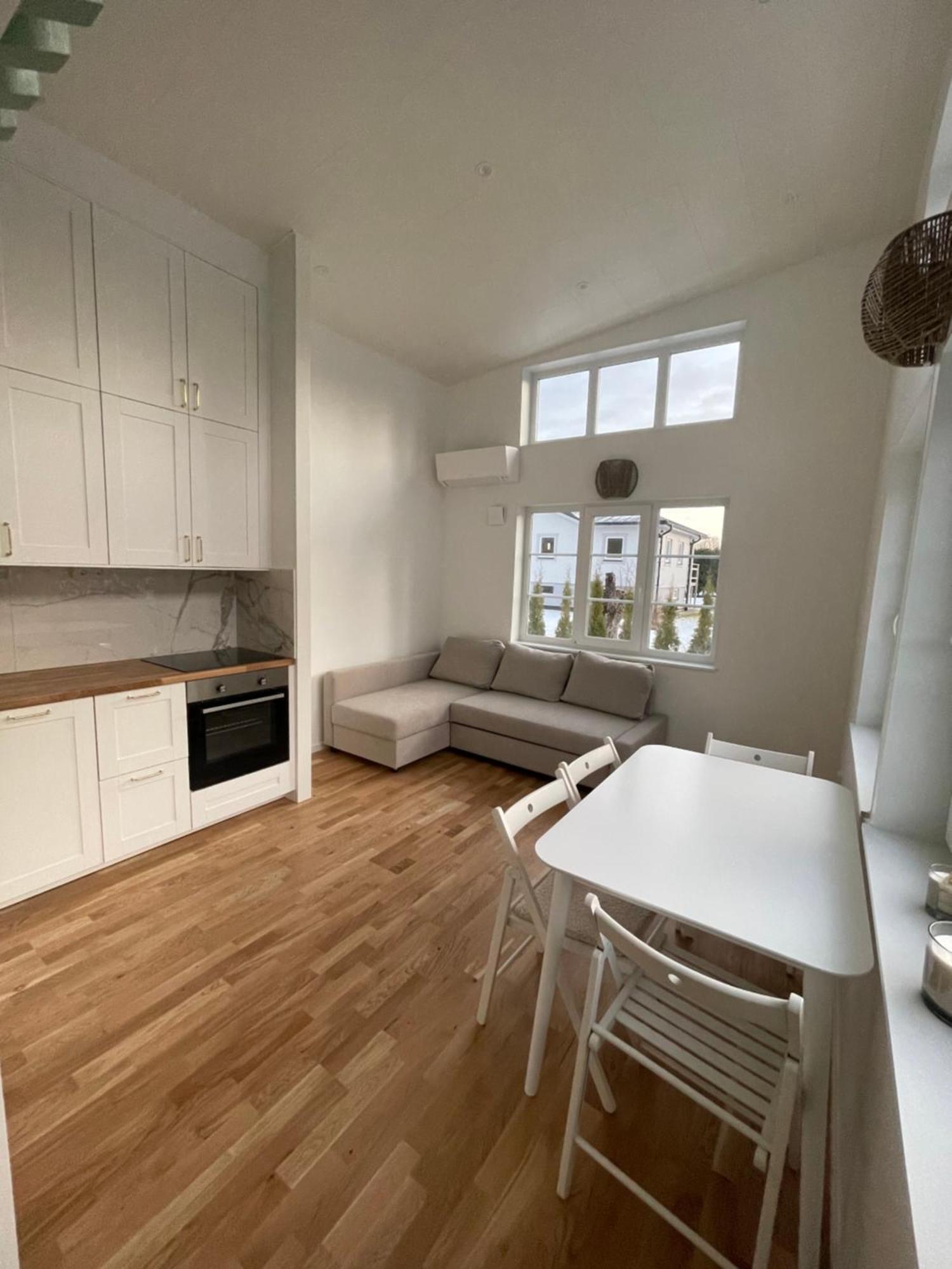 Villa Ett Nytt Fraesch Hus Utanfoer Stockholm Naera Arlanda à Rosersberg Extérieur photo