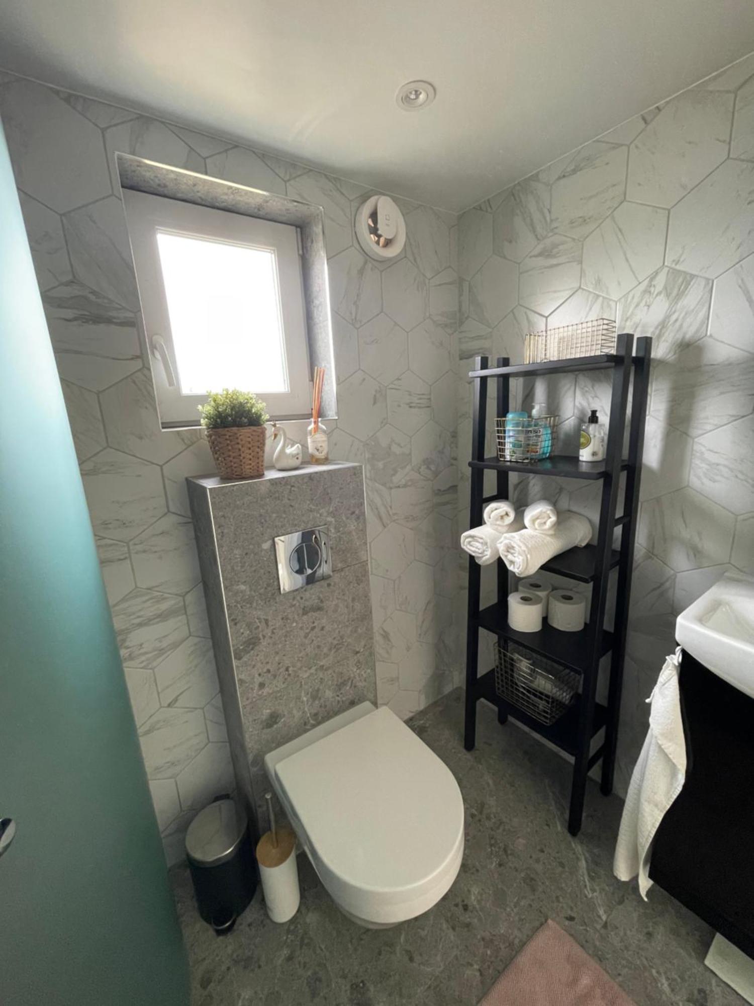 Villa Ett Nytt Fraesch Hus Utanfoer Stockholm Naera Arlanda à Rosersberg Extérieur photo